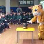 COANIQUEM LLAMÓ A LA PREVENCIÓN CON UNA DIVERTIDA CHARLA Y CON CARISMÁTICO PERSONAJE